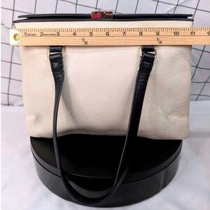 Isaac Mizrahi New York Tote Bag Womens Medium Cream Black Pebbled Leather Work